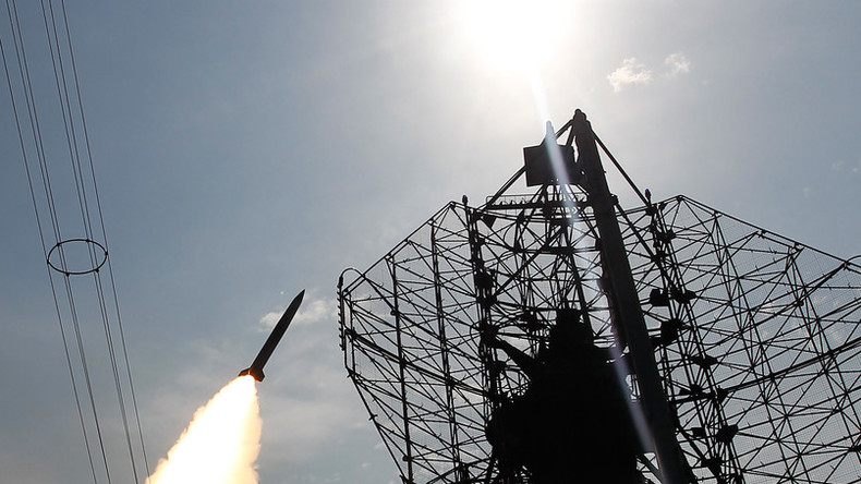 Iranische Armee testet S-300-Flugabwehrraketenkomplex: Zielrakete in „Schutt und Asche“ zerstört