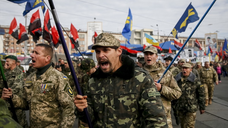 Ukraine: Neonazis und Nationalisten wollen sich zum Sturz Poroschenkos vereinigen