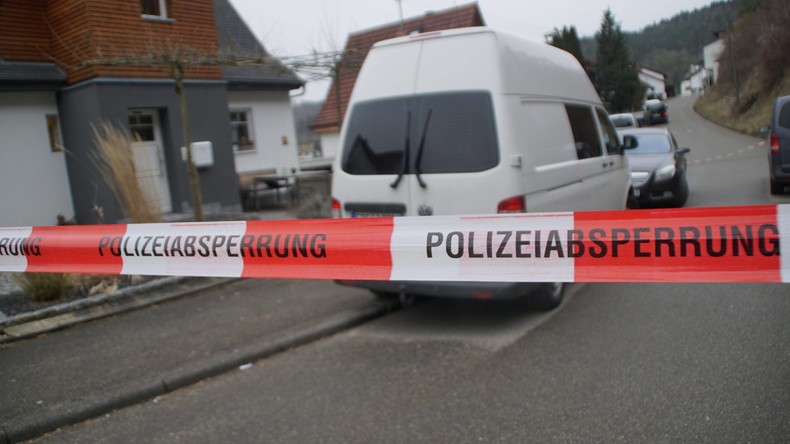 Mutmaßlicher Polizistenmörder fuhr nach Mord an seiner Großmutter noch Flüchtlinge zum Arzt