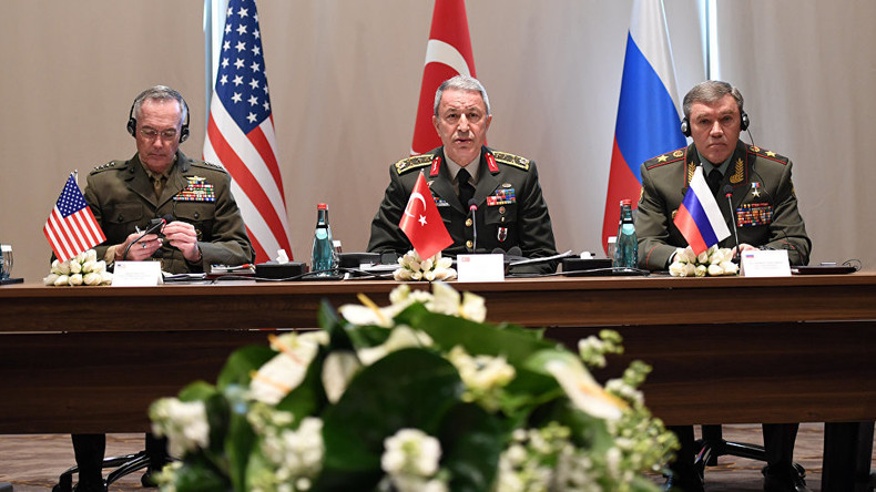 Trilaterales Treffen der Generalstabschefs Russlands, der USA und Türkei zur Syrienkrise und Irak