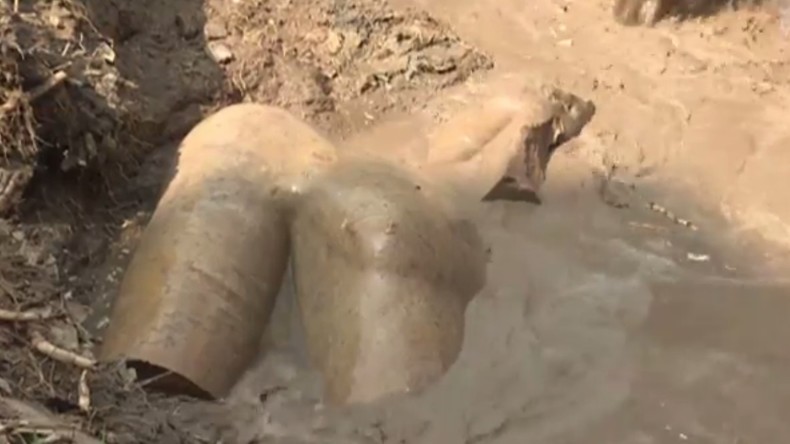 Archäologen entdecken acht Meter große Pharao-Statue in Kairo