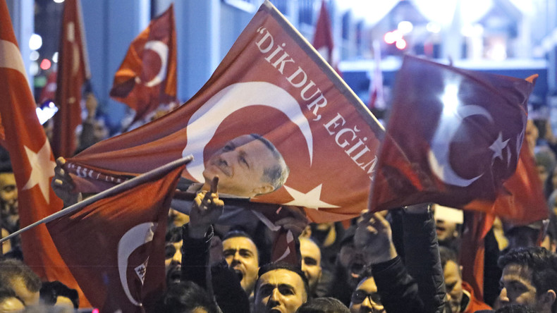 Deportation türkischer Familienministerin löst gewaltsame Proteste in Rotterdam aus