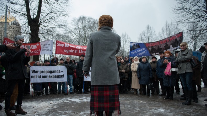 Rigaer Abgeordneter und Menschenrechtler: Europa billigt das Apartheid-Regime im Baltikum