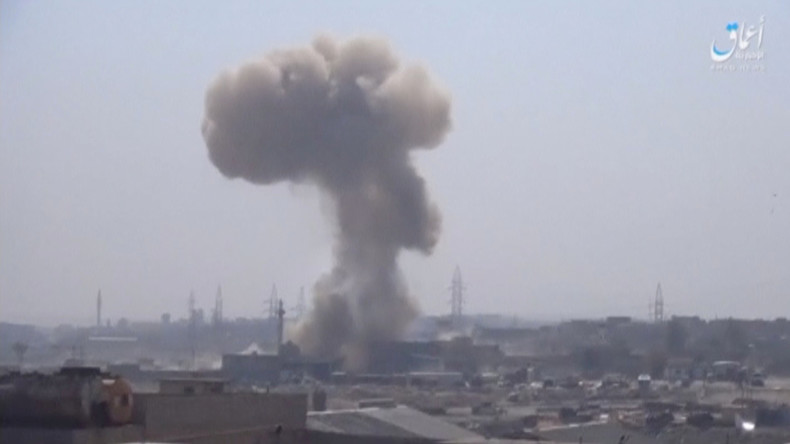 Irak: Zivilisten flüchten vor IS und US-geführten Luftangriffen auf Mossul