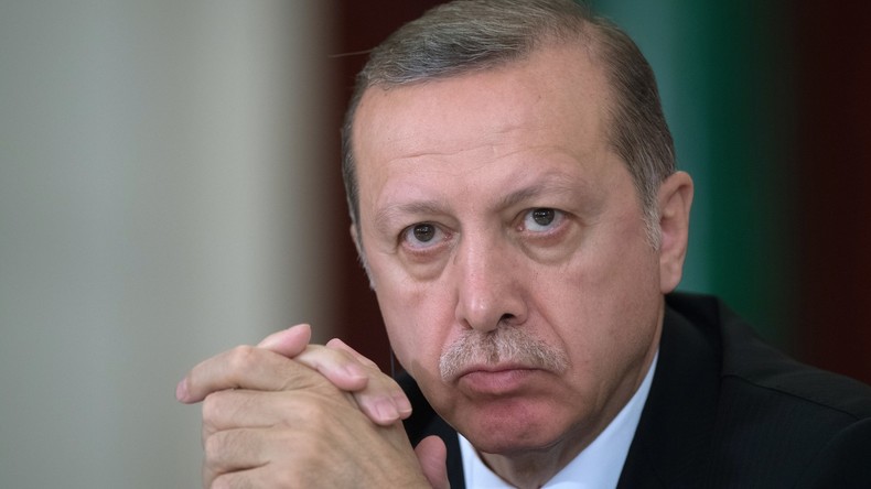 Recep Tayyip Erdoğan: „Der Geist des Faschismus treibt sich wild auf Straßen Europas um“