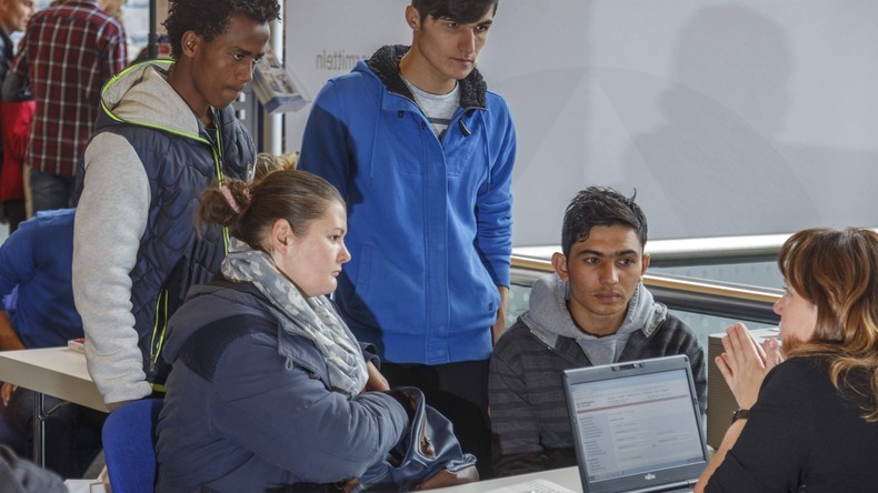 Umfrage: Deutsche Arbeitgeber mit Leistungen von Flüchtlingen zufrieden
