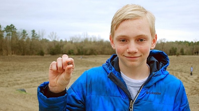 Teenager findet 7,44-Karat-Diamanten bei Ausflug im Park in den USA