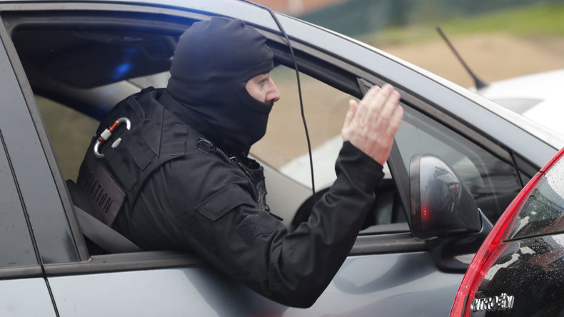 Schießerei im Norden von Paris: Polizist verletzt, Angreifer auf der Flucht