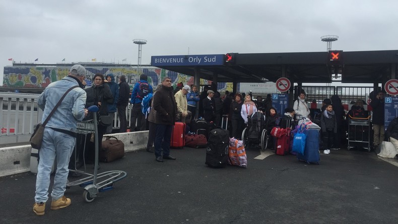 Flughafen Paris-Orly nimmt nach Attacke auf Militärpatrouille beide Terminals wieder in Betrieb