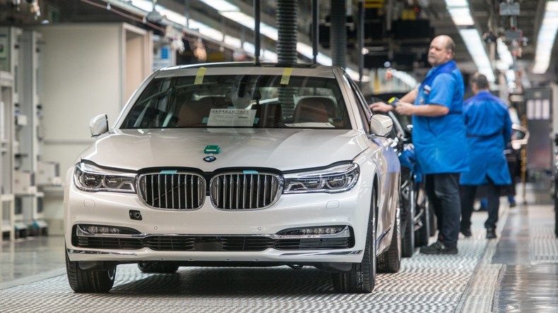 Betriebsstopp am Münchner BMW-Werk wegen Alkohol- und Drogenmissbrauch fordert Million-Euro-Schaden
