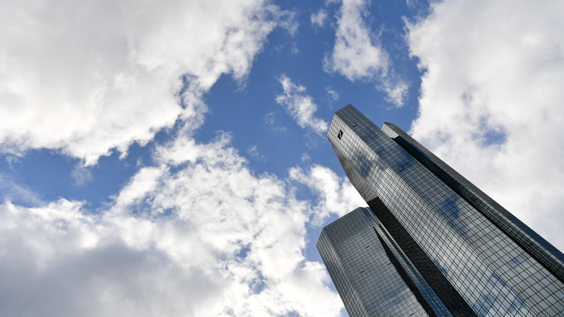 S&P stuft Deutsche Bank und Commerzbank hoch