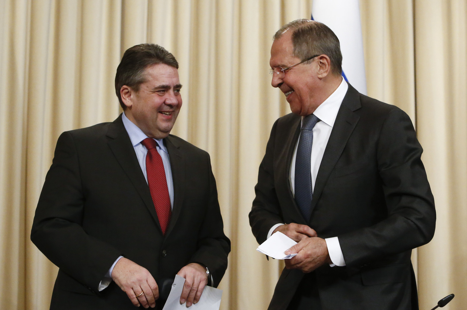 Gabriel in Moskau: Er fürchtet neuen Rüstungswettlauf in Europa - und wiegelt Vorwürfe gegen CIA ab