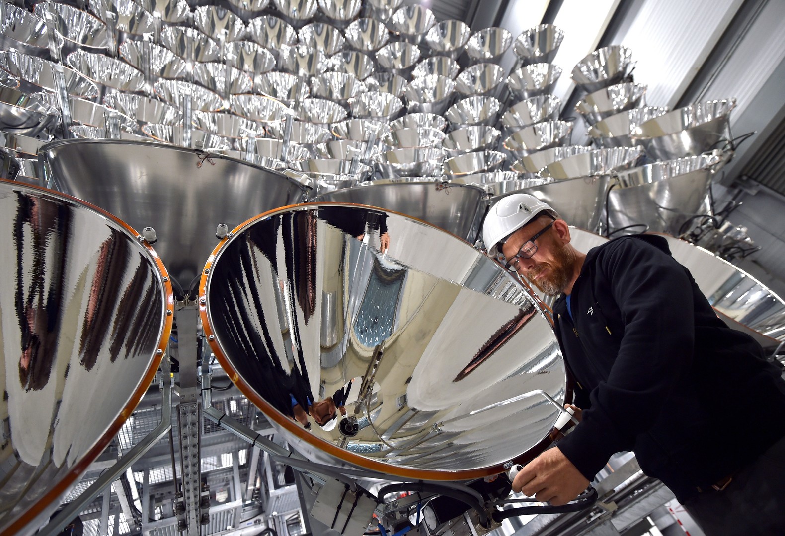 Deutsche Wissenschaftler entwickeln Lichtanlage, die so stark wie 10.000 Sonnen scheint