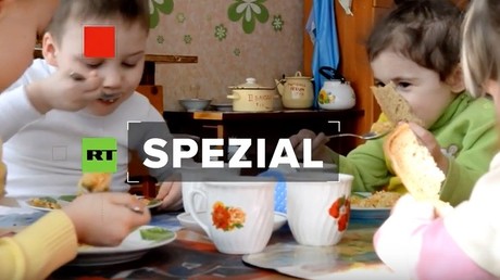 RT Deutsch Spezial: Leben im Krieg - Besuch in einer Schule im Kriegsgebiet Donbass