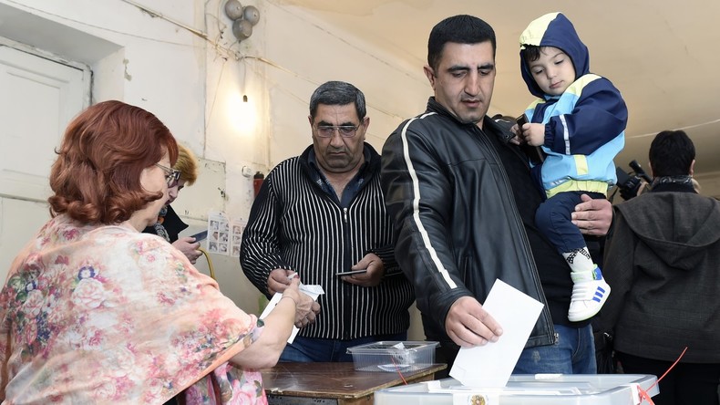 Auf dem Weg zur parlamentarischen Republik: Regierungspartei führt bei Wahlen in Armenien