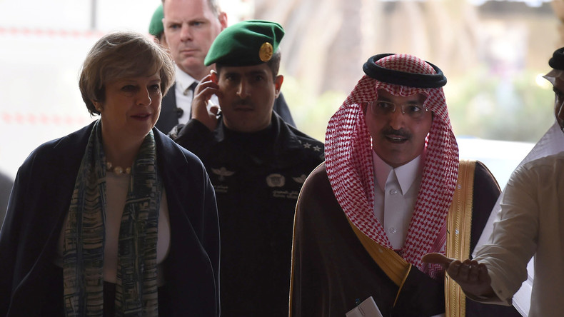 Post-Brexit: Theresa May trotzt dem Kopftuch und sucht nach neuen Bündnispartnern im Orient