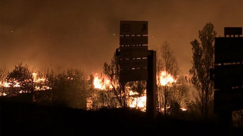 Großbrand in französischem Flüchtlingslager nach Streit – Mehrere Verletzte