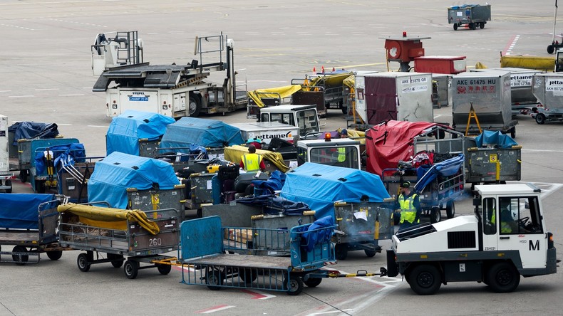 Air Berlin warnt vor Problemen bei Gepäckabfertigung am Flughafen Tegel über Ostern