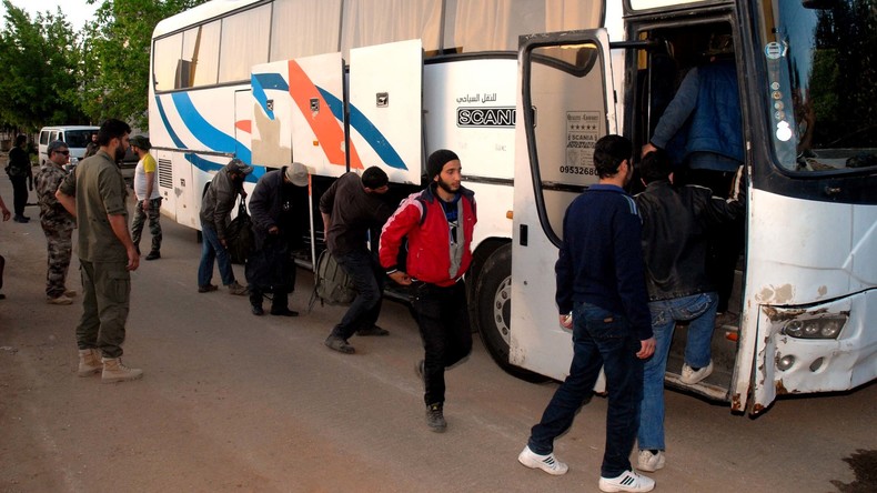 Tausende Menschen ziehen aus vier belagerten Orten in Syrien ab