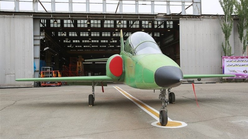 Iran präsentiert erstes Schulflugzeug aus eigener Produktion