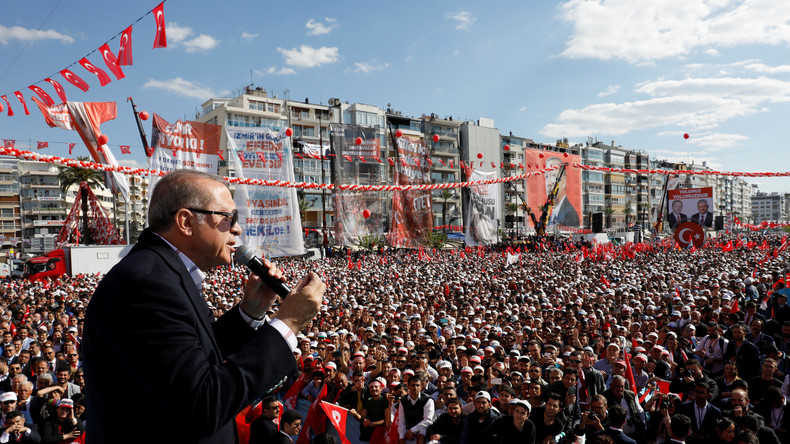 Live-Updates zum Türkei-Referendum - Experte: "Trotz Niederlage in Metropolen Sieg von Ja-Lager"
