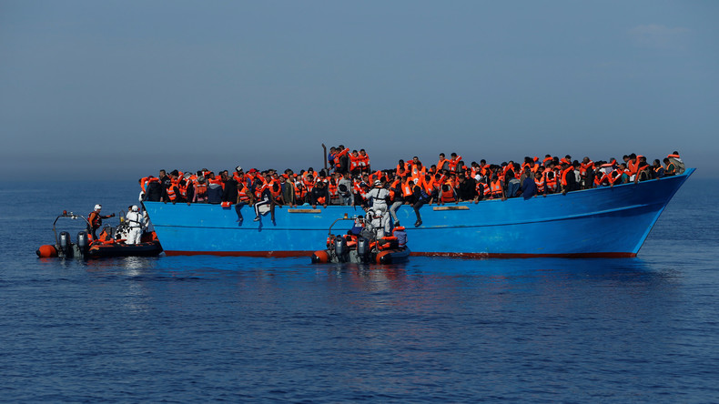 Privates deutsches Rettungsschiff auf Mittelmeer in Seenot
