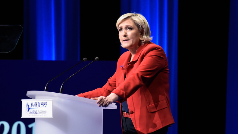 Femen-Aktivistinnen wollten Marine Le Pen mit Oben-ohne-Protest provozieren