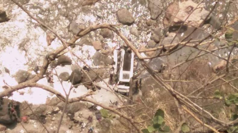 Indischer Bus in Fluss gestürzt – mindestens 44 Tote