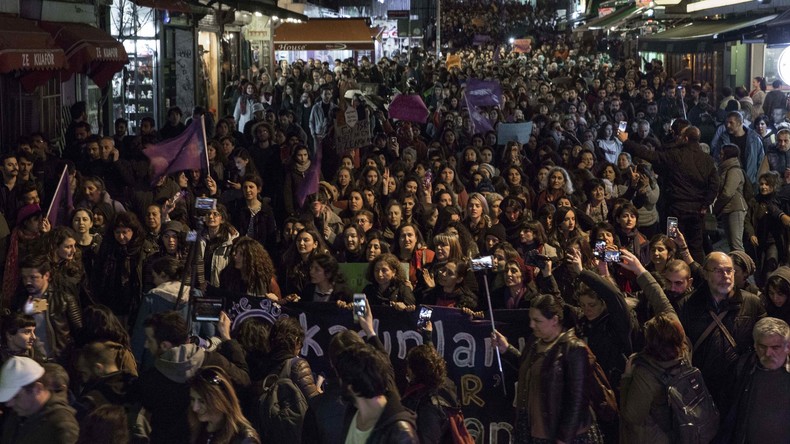 38 Aktivisten in Istanbul für Mitorganisation der Proteste gegen «Ja» beim Referendum festgenommen