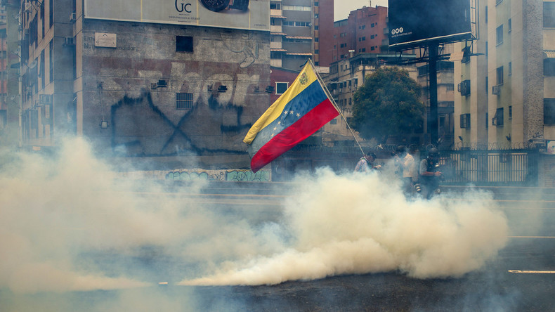 Polizei setzt Tränengas gegen Demonstranten in Venezuela ein