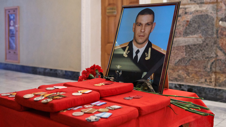 Sewastopol gibt in Syrien gefallenem Marineinfanteristen letztes Geleit