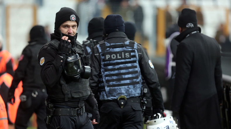 Türkisches Innenministerium suspendiert über 9.000 Polizisten