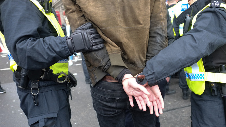 Vier Menschen bei Anti-Terror-Aktion in England festgenommen