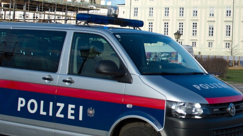Mindestens 15 Menschen bei Busunfall in Österreich verletzt