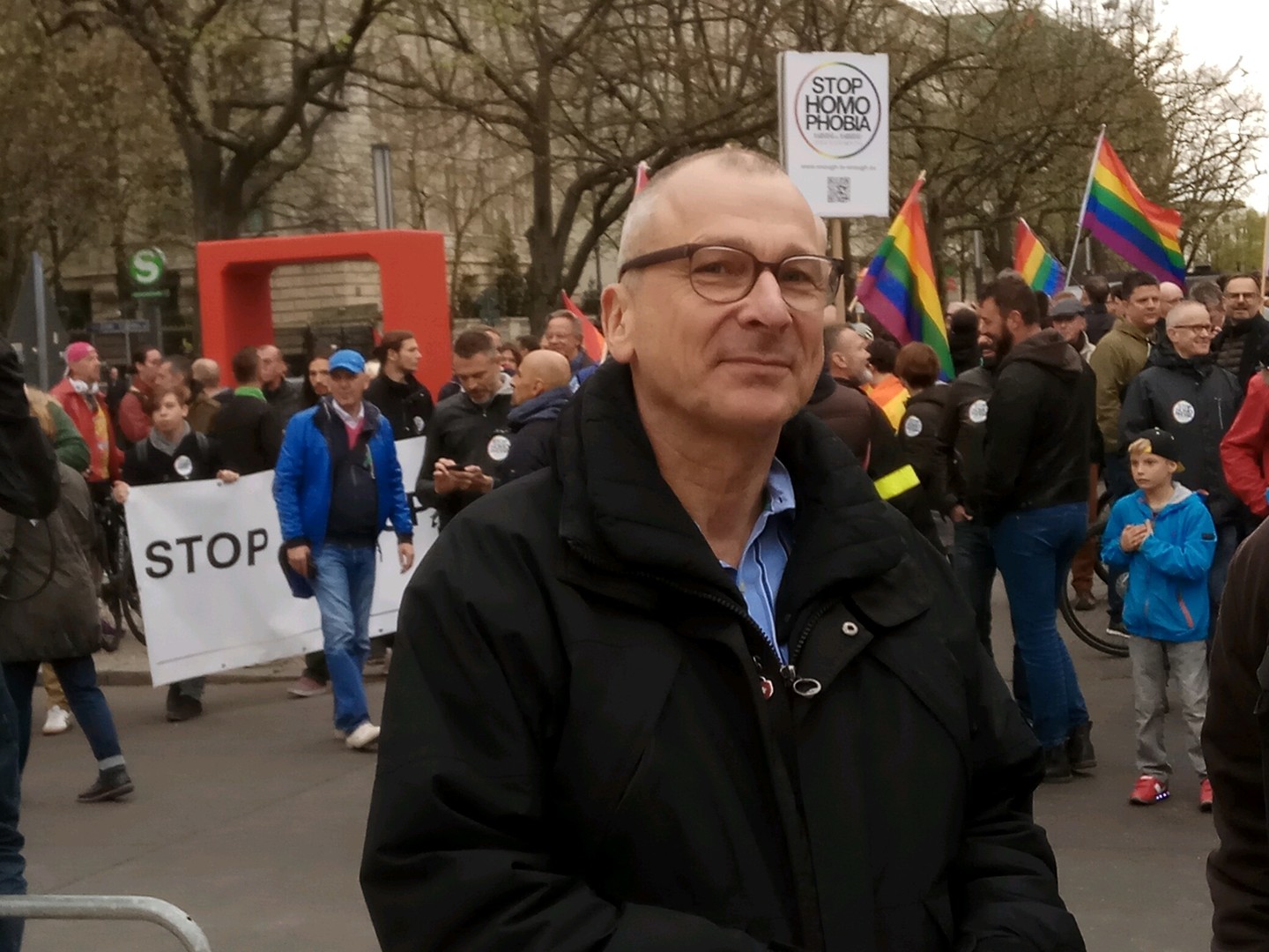 LGBT-Demo zieht vor Russische Botschaft in Berlin - Medienberichte über Gewalt in Tschetschenien