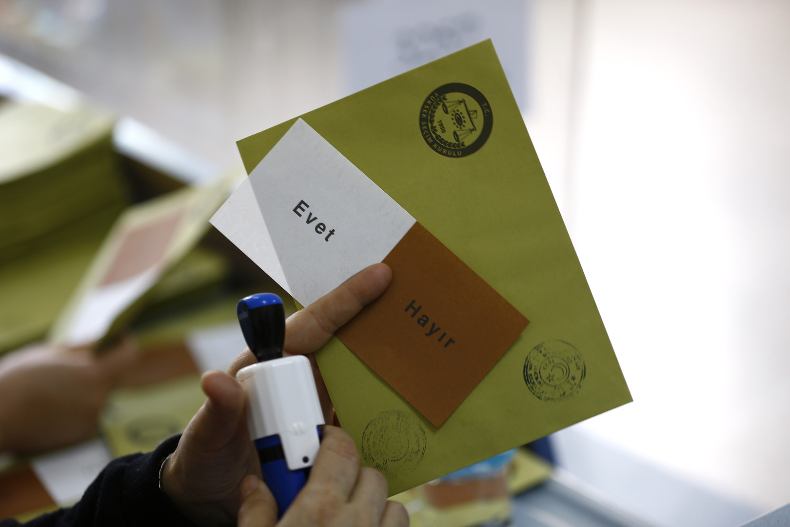 Live-Updates zum Türkei-Referendum - Experte: "Trotz Niederlage in Metropolen Sieg von Ja-Lager"