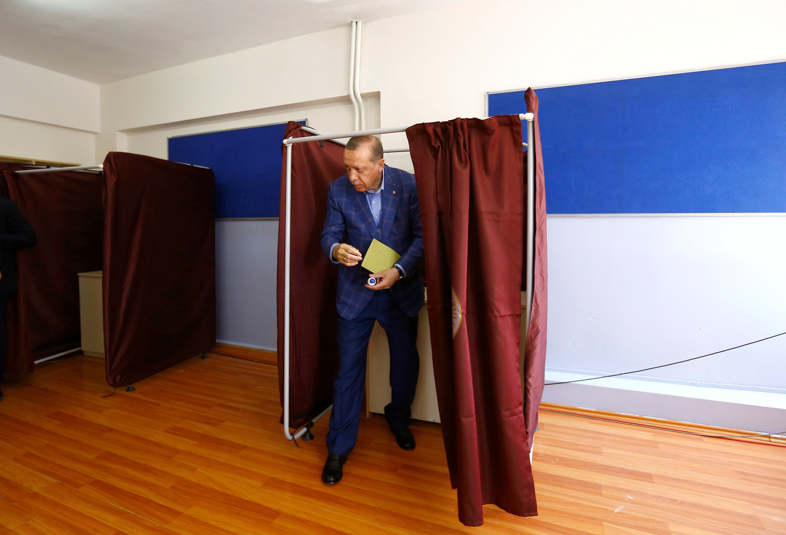 Live-Updates zum Türkei-Referendum - Experte: "Trotz Niederlage in Metropolen Sieg von Ja-Lager"