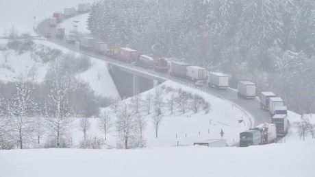 Verkehrschaos und Stromausfall nach Schneefall in Tschechien