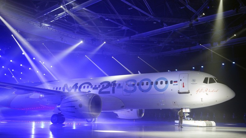 Großes russisches Passagierflugzeug МС-21 bereit für den Flug