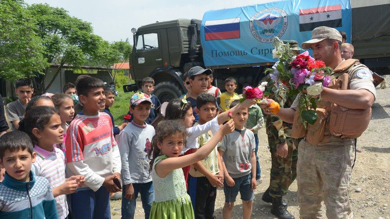 Russische Militärs stellen Syrien 17 Tonnen humanitäre Hilfe bereit – Kinder begrüßen sie feierlich