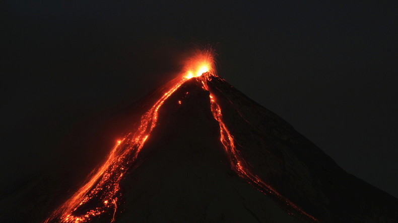 Guatemalas Behörden evakuieren 300 Einwohner nach Ausbruch des Feuer-Vulkans