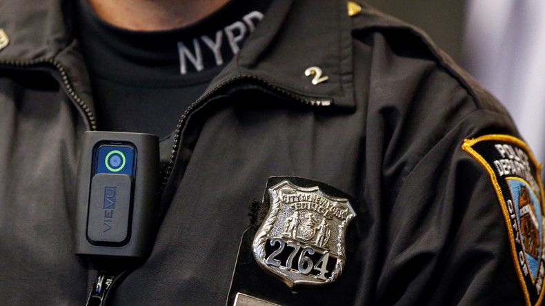US-Polizist stellt sich wegen Mordes an schwarzem Jugendlichen