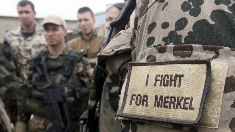 Bundeswehr-Affäre: Merkel verteidigt von der Leyen