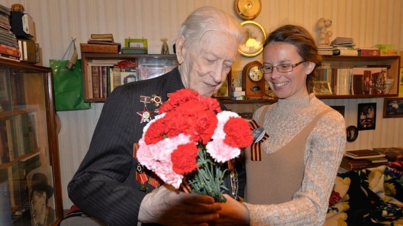 Der Krieg hat sie nicht gebrochen - RT Deutsch zu Besuch bei Veteranen in Moskau