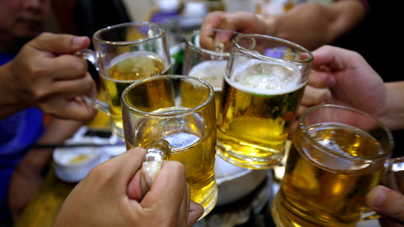 Bier trinken und dabei die Welt verbessern: Brauereien produzieren Bier aus altem Brot