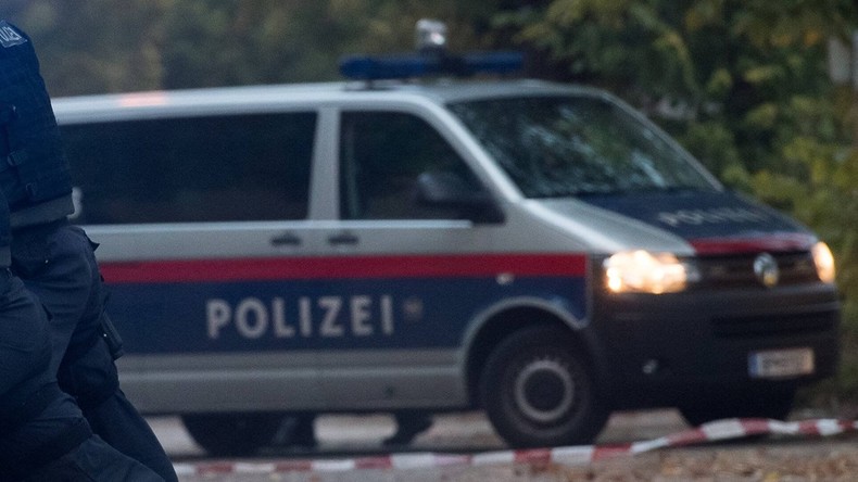 Geiselnahme bei Banküberfall in Tirol: Täter gibt auf und wird festgenommen