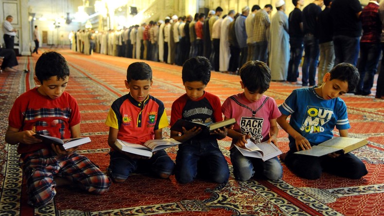 Al-Kaida wirbt Mitglieder bei Koran-Quiz mit Kalaschnikow-Maschinenpistole als Hauptpreis an