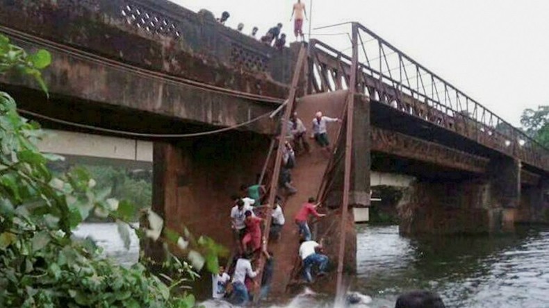 Brücke in Indien stürzt ein - zwei Tote und viele Vermisste