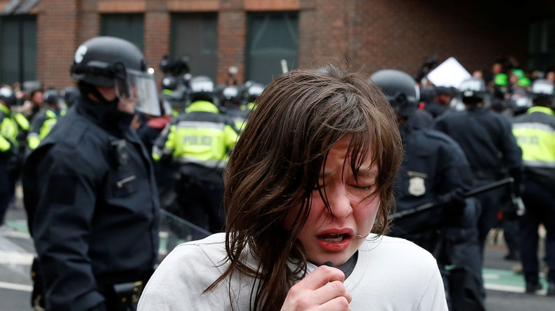 USA: Extrapunkte für brutalen Pfefferspraytest im Unterricht