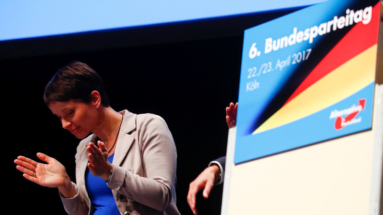 Ist Frau Petry die neue Angela Merkel? Der Kampf um die Macht – Ähnlichkeiten und Unterschiede